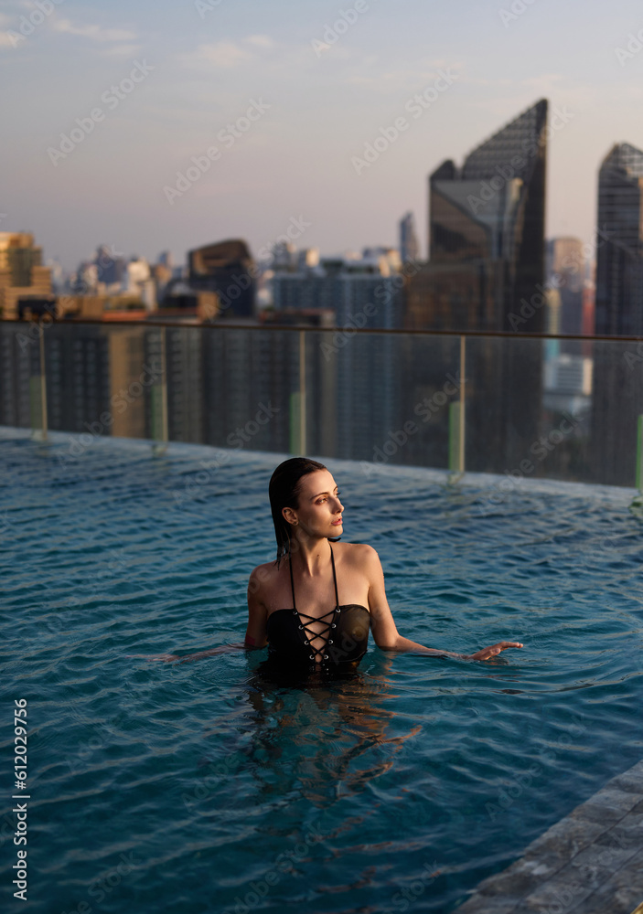 Fototapeta premium Beautiful girl in the pool in the water.