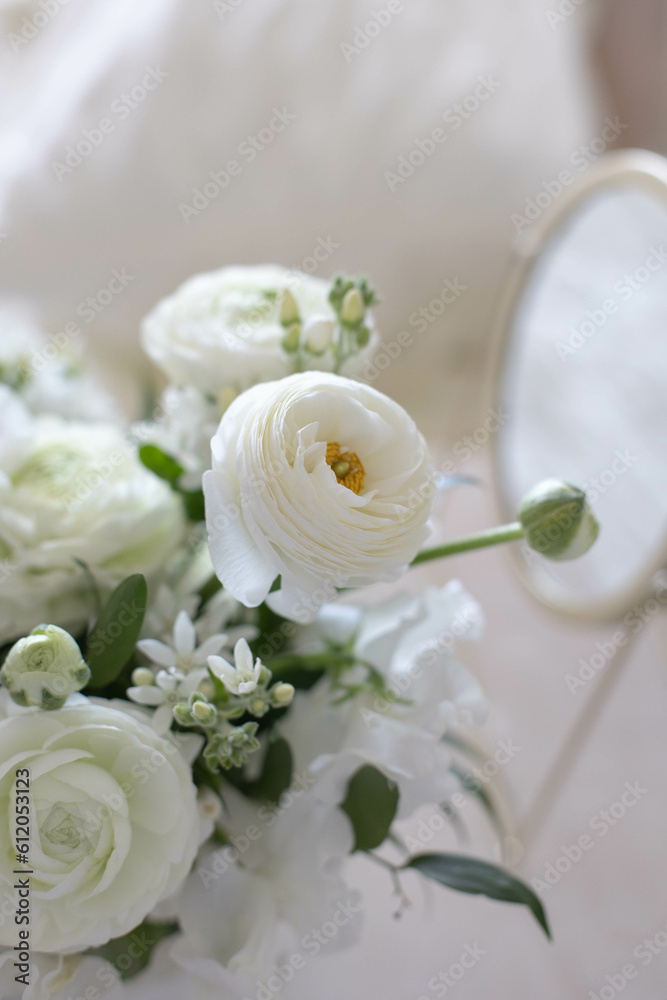 Obraz premium Beautiful white flowers in the room
