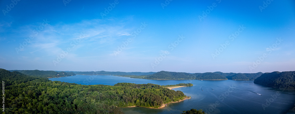 Obraz premium Aerial panorama of northeastern Kentucky's Cave Run Lake