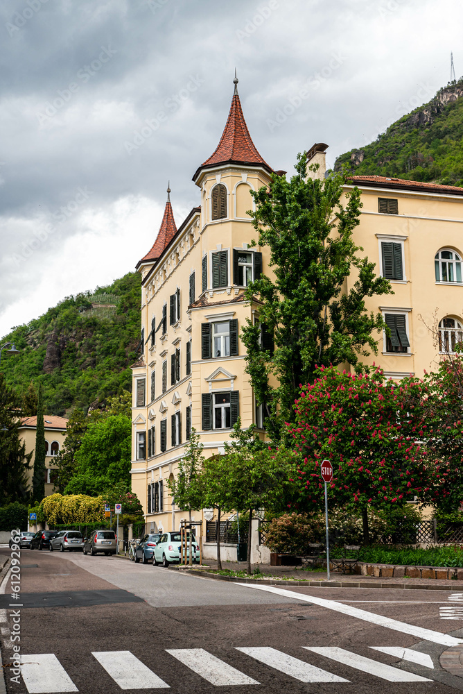 Fototapeta premium View of a house facade in the city of Bolzano