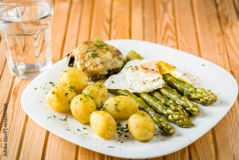 Potatoes with fried egg and asparagus Potatoes with fried egg and asparagus