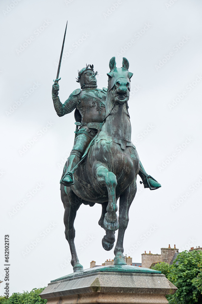 Obraz premium Statue of Bertrand du Guesclin in Dinan, France