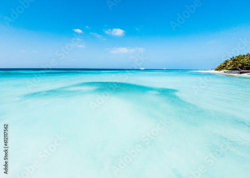 Fototapeta Naklejka Na Ścianę i Meble -  amazing tropical beach background white sand and clear blue water
