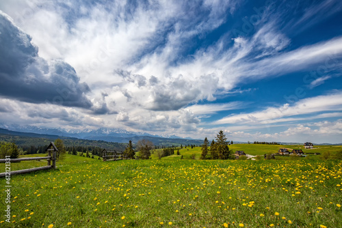 Fototapeta Naklejka Na Ścianę i Meble -  Krajobraz, wiosenne góry 