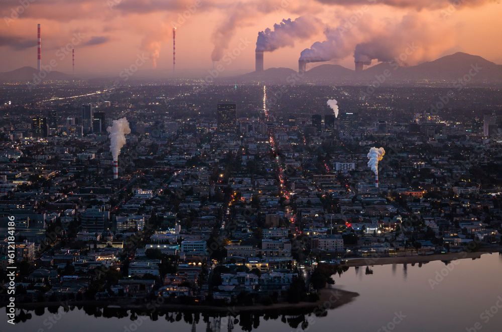 Obraz premium Smoke over the city