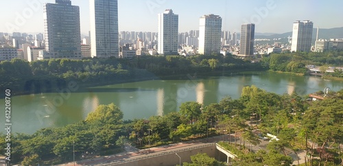 서울의 석촌호수 - Seokchon Lake in Seoul photo