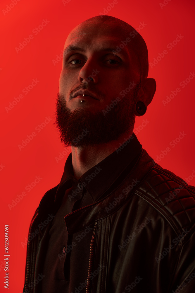 Obraz premium informal skinhead man