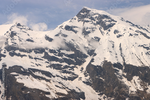 Majestätischer Gipfel in der Glocknergruppe; Großes Wiesbachhorn (3564m) von Osten gesehen (links Bratschenkopf (3413m) photo
