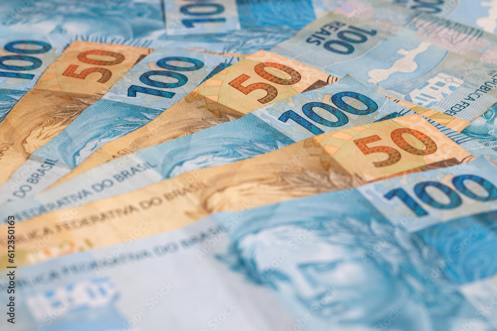 Obraz premium Brazilian banknotes (reais)