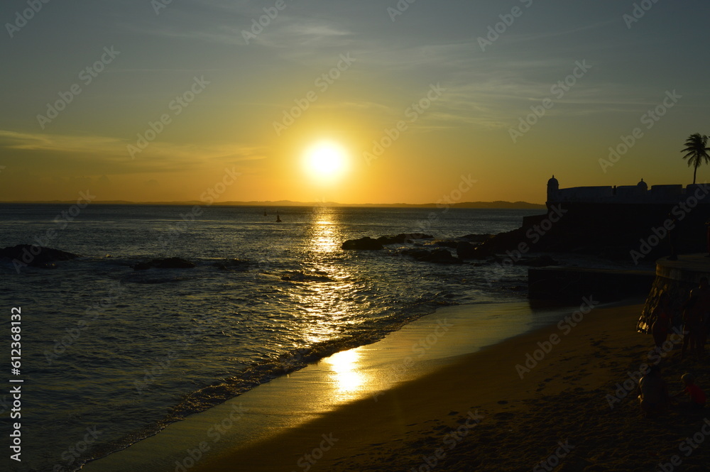 Pôr do sol na praia em Salvador