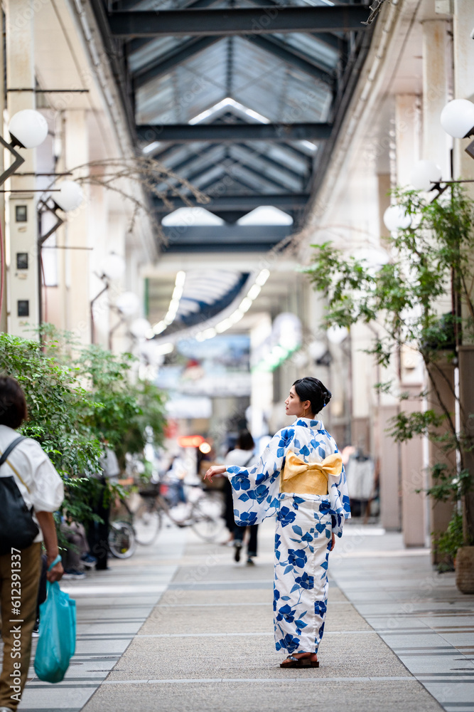 商店街を浴衣で散歩1 商店街を浴衣で散歩1