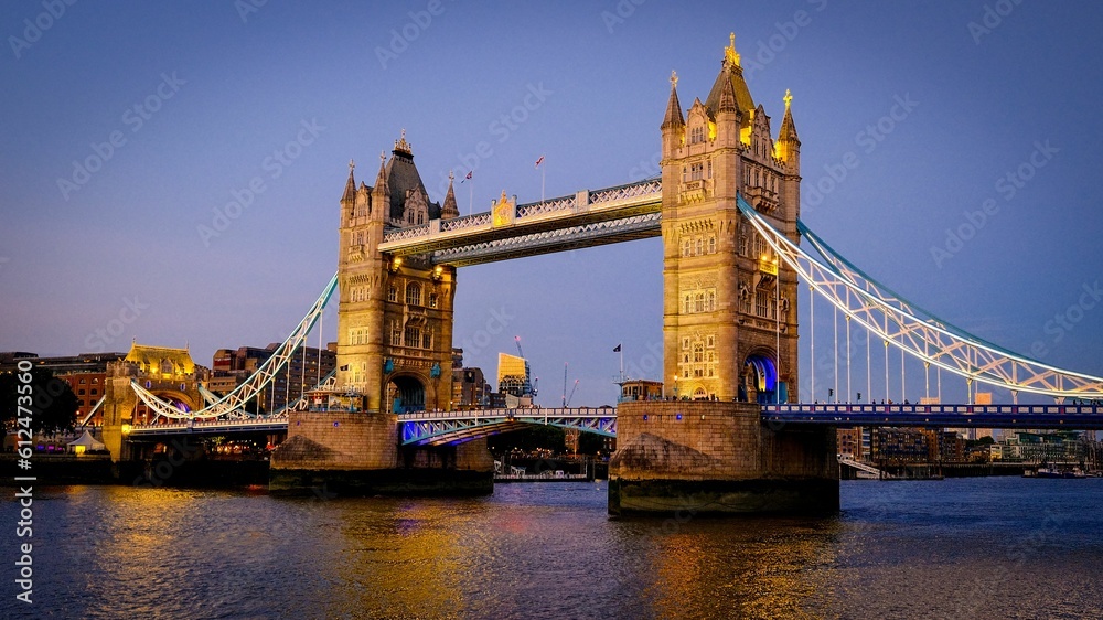 Obraz premium Beautiful view of the one of the London landmarks the Tower Bridge with its beautiful lights