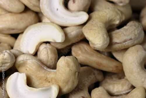 Arrangement of raw cashew nuts in a stack formation