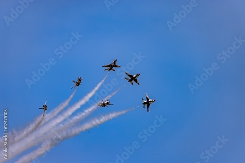 Beautiful view of an airshow in a blue clear sky