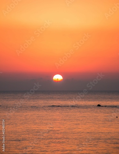 Fototapeta Naklejka Na Ścianę i Meble -  Vertical shot of a beautiful sunset over the Adriatic sea