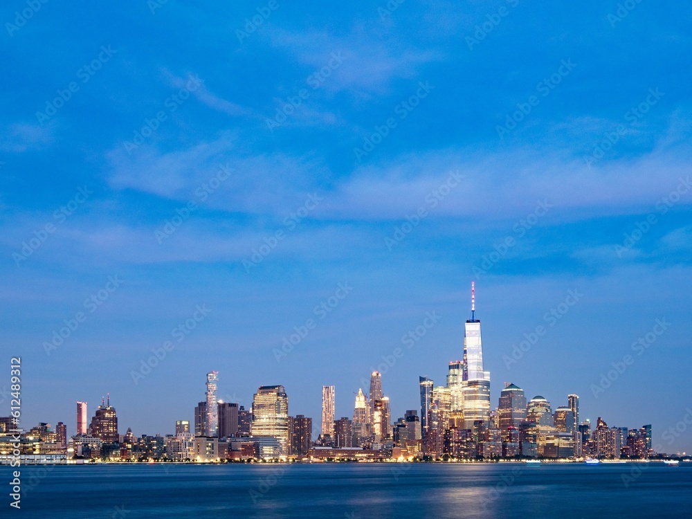 Obraz premium Aerial skyline of Manhattan in New York City, United States on blue sky background