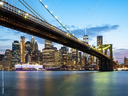 Fototapeta Naklejka Na Ścianę i Meble -  Illuminated Brooklyn Bridge with New York City skyline in he background in the United States