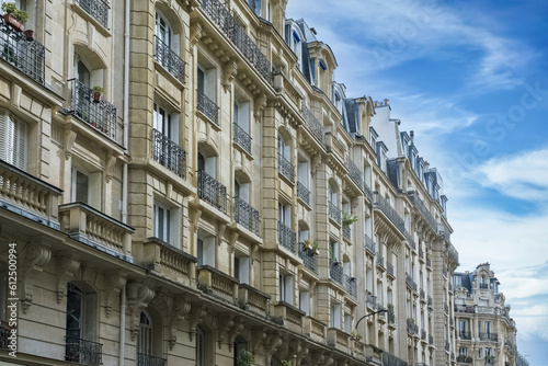 Paris, ancient buildings avenue Daumesnil, typical facades and windows  © Pascale Gueret