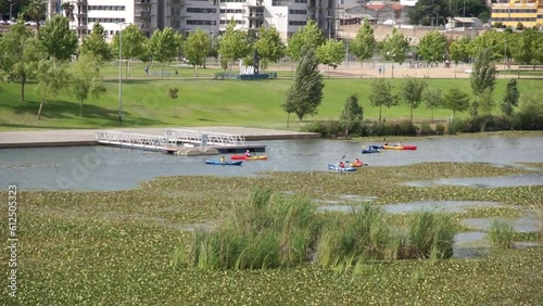 Personas navegando en canoa por el río Guadiana a su paso por la ciudad de Badajoz en una tarde calurosa. photo