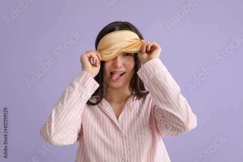 Young woman with sleeping m...