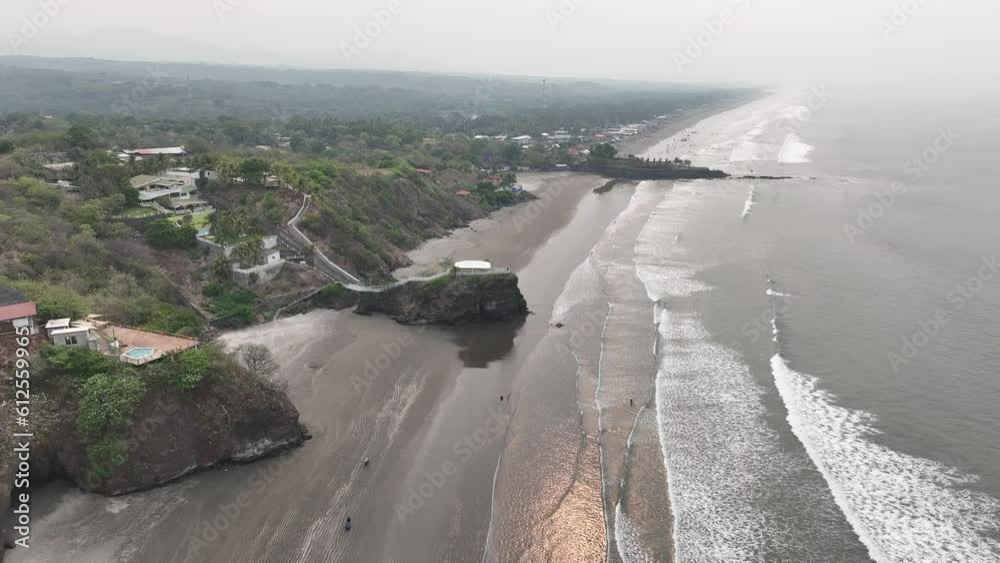 Playa que encuentra ubicada en en el oriente de El Salvador, específicamente en el departamento de San Miguel y es una playa ideal para compartir en familia.