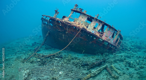 Fototapeta Naklejka Na Ścianę i Meble -  destroyed ship under the deep sea in the sand