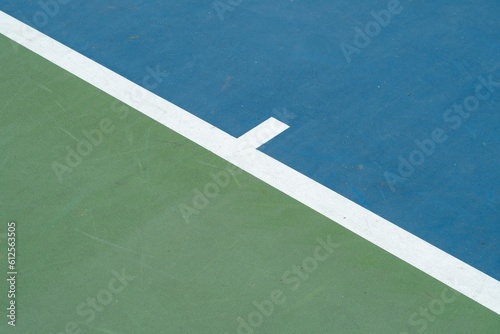 Obraz na plátně Landscape of a blue and green tennis court on a sunny day