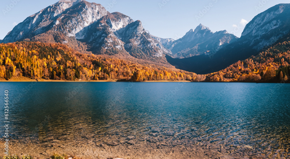 Obraz premium beautiful fairytale landscape background big mountains panorama over a lake