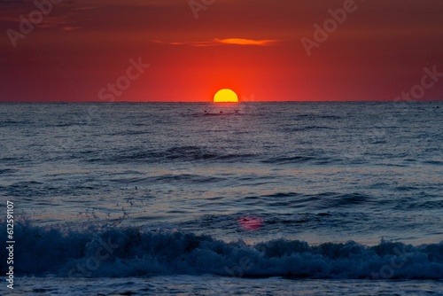 Fototapeta Naklejka Na Ścianę i Meble -  Mesmerizing sunset over the ocean