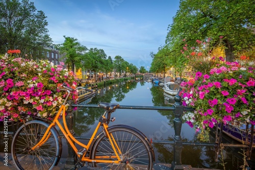 Canvas Print Scenic view of a beautiful canal and a bicycle on a bridge in Amsterdam
