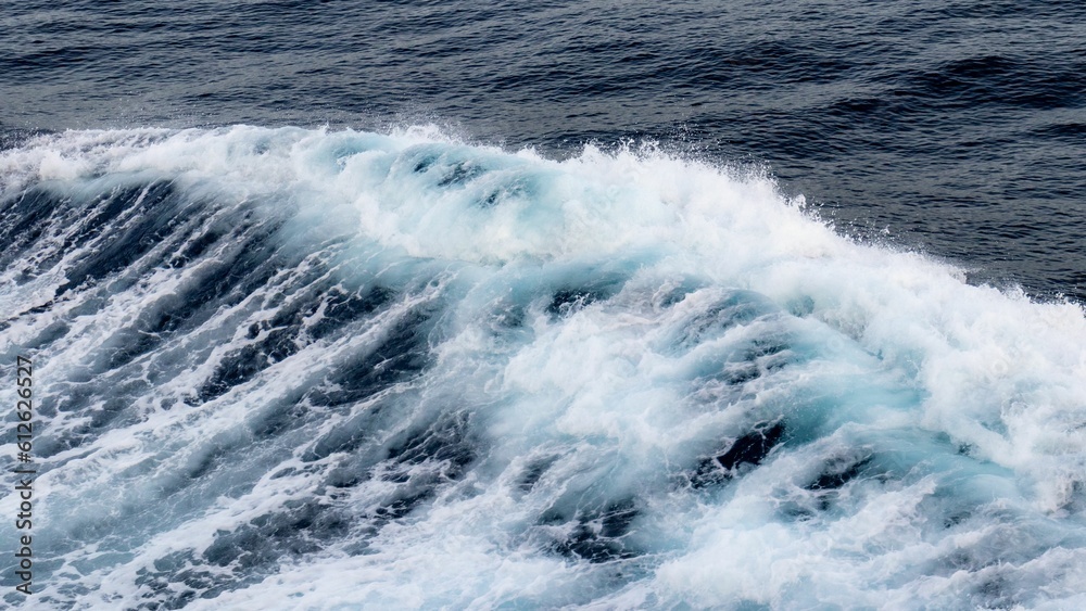 Big waves in the ocean Big waves in the ocean