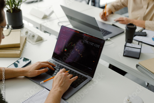 E-commerce laptop investment crypto finance online