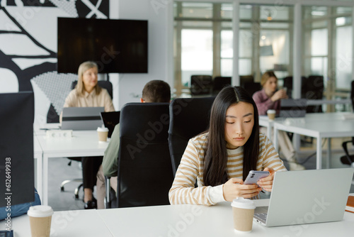 Office pause technology co-working smartphone 