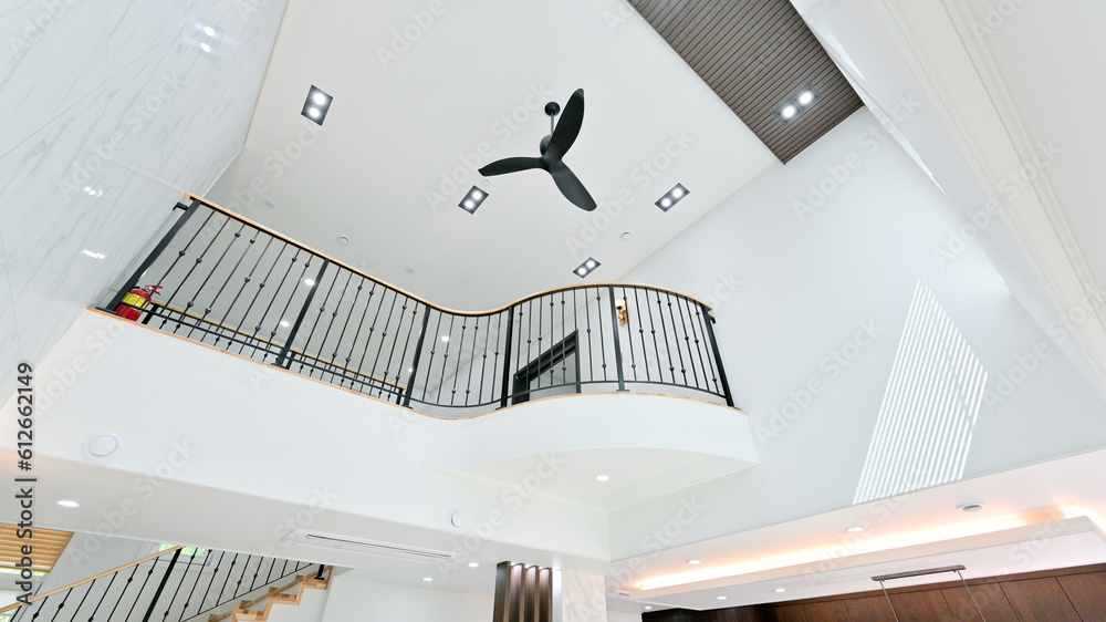 More and more houses have ceiling fans installed. Air cooling fans have the effect of lowering the temperature in the house More and more houses have ceiling fans installed. Air cooling fans have the effect of lowering the temperature in the house