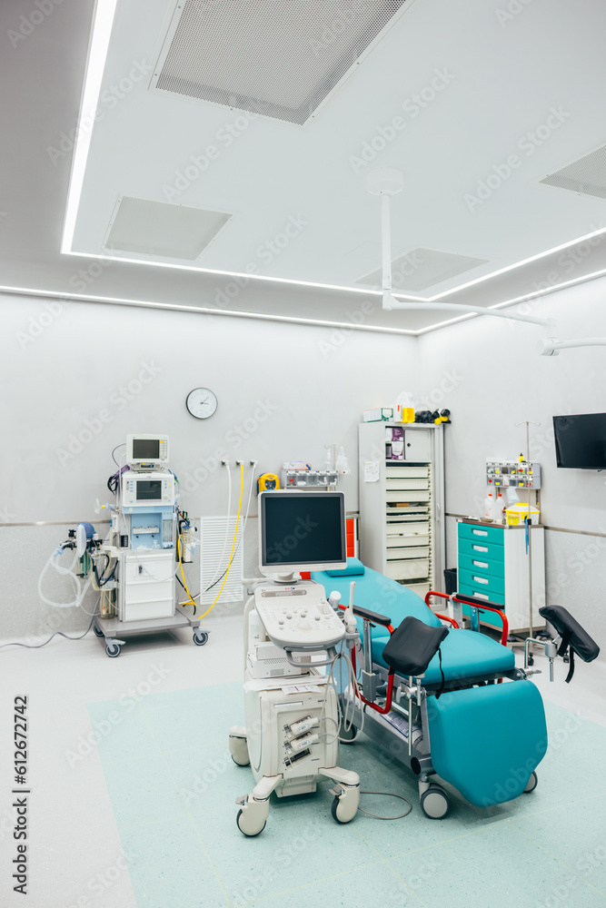 © VICTOR TORRES/Stocksy - Medical equipment on rollers and cabinet in modern hospital © VICTOR TORRES/Stocksy - Medical equipment on rollers and cabinet in modern hospital