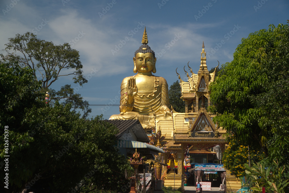 Naklejka premium Pra Put Ratanamani Srihathai Naresuan or Luang Por Pan Lan large golden sitting outdoor Buddha in Wat Maniwong. It is a beautiful and faithful Buddha image. Located at Nakhon Nayok Province in Thailan