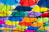 13.06.2023 Białystok Polska. Widok na dekoracyjne kolorowe parasole zawieszone nad ulicą miasta.