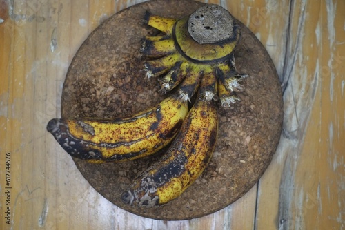 Принти на полотні Yellow over ripe bananas