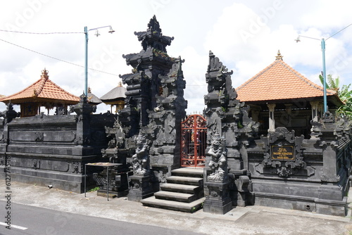 Balinesisches offenes Tor Gapura auf Bali vor Tempel
