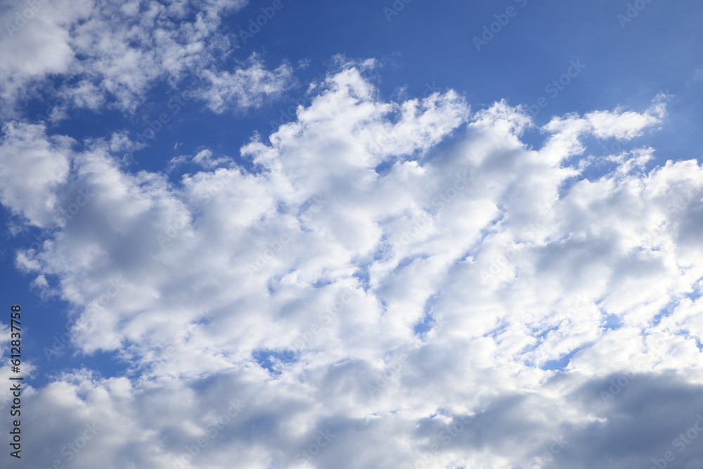 Obraz premium blue sky with white clouds