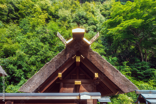 京都 日向大神宮 外宮 神明造りの茅葺き屋根 photo