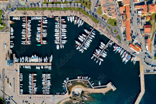 Włochy, Sardynia, Prowincja Sassari - port Palau z lotu ptaka, jachty, łodzie, zatoka, wakacje, rejs, włoska przystań - marina
