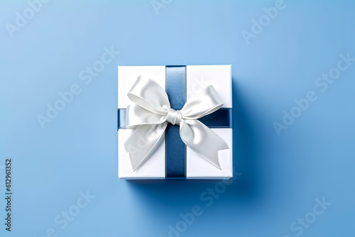 blue gift box © Alezhano