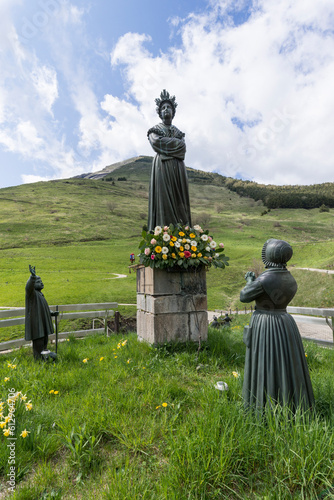 Monument religieux,  statue de la Vierge Marie