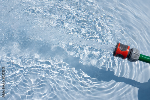 Befüllen eines Swimmingpools