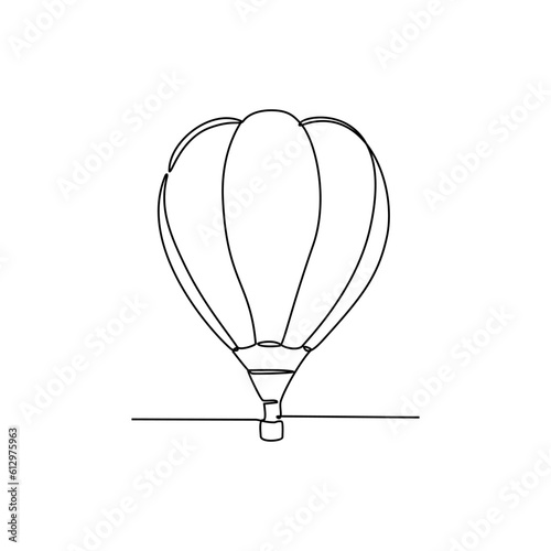 One continuous line drawing of traditional transportation. vehicle design in simple linear style. transportation design concept vector illustration