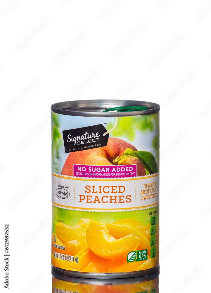 Chicago, USA June 25, 2023 A can of Signature Select canned peaches