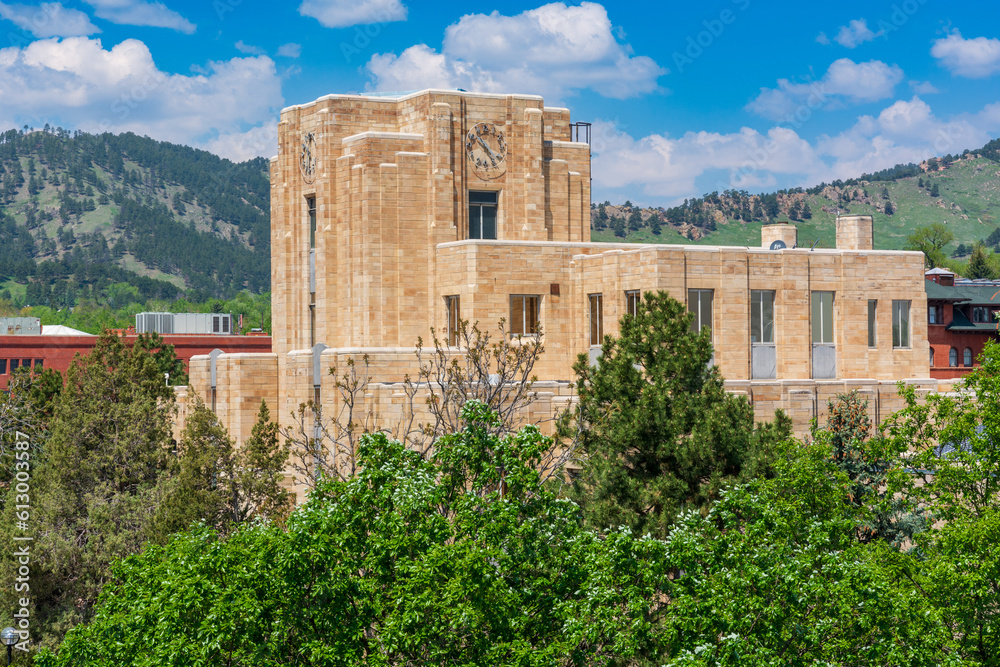 Fototapeta premium Boulder's Art Deco City Hall against the backdrop of the Rocky Mountains in Colorado.