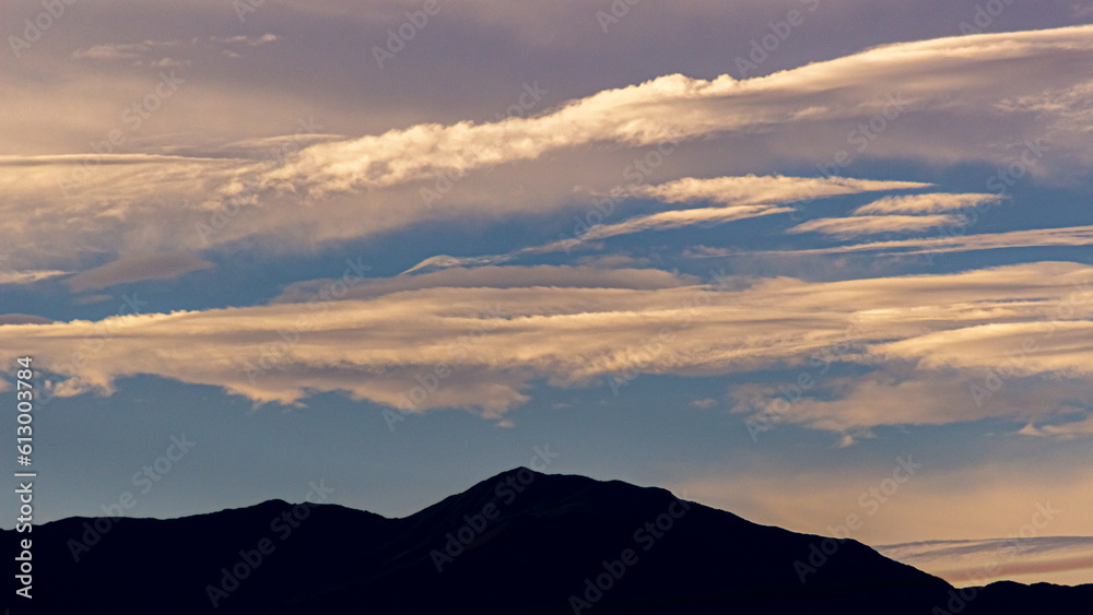 Obraz premium sunset over the mountains