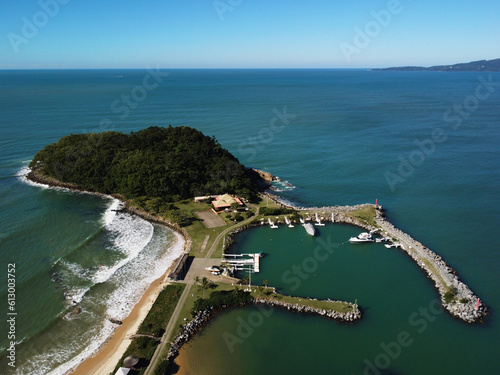 Ilha do Pirata, Ilhota, Itapema, Santa Catarina, Brasil photo